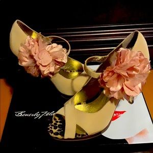 Beverly Feldman size 8 1/2